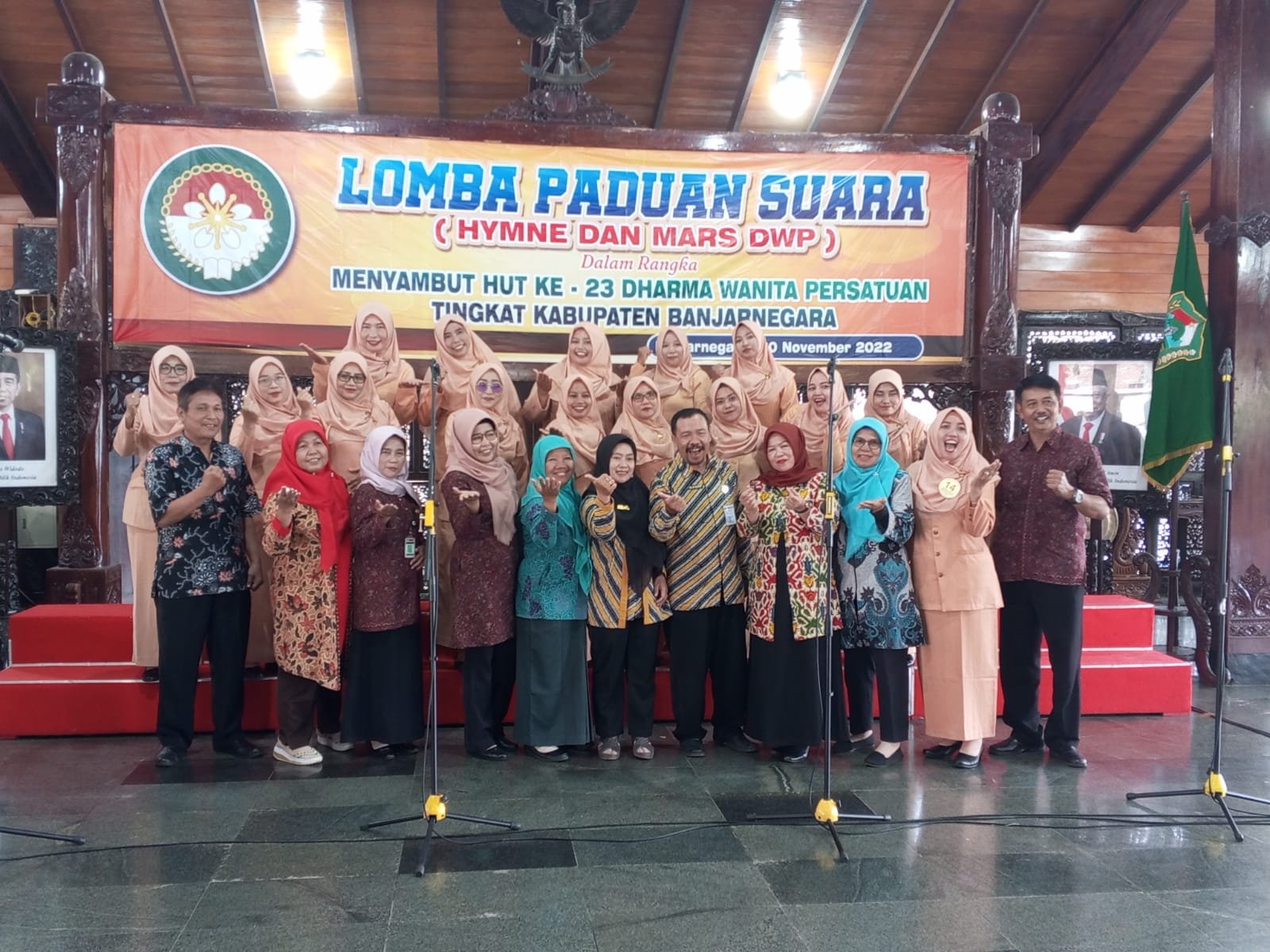 Tim Paduan Suara Dharma Wanita Persatuan Kecamatan Rakit Juara 1