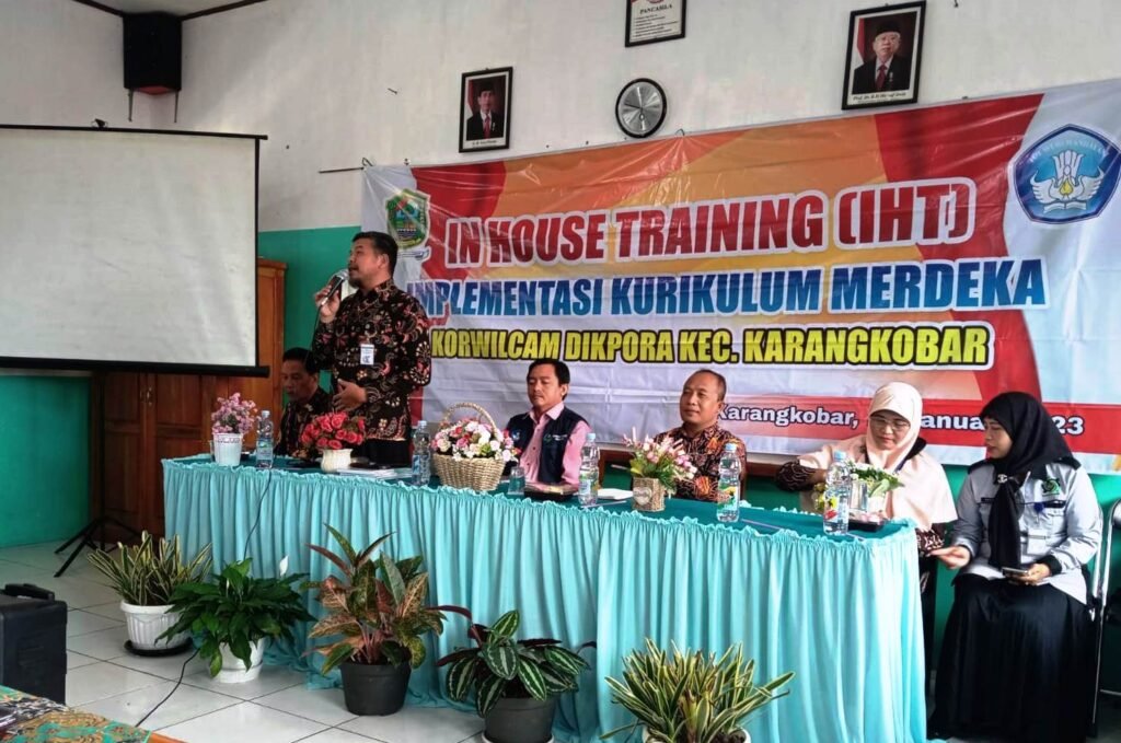 K3S Karangkobar Bareng Erlangga Fasilitasi Kegiatan In House Training