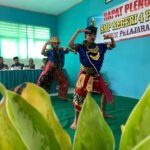 Tari Roro Ngigel di Rapat Pleno SMPN 4 Pejawaran