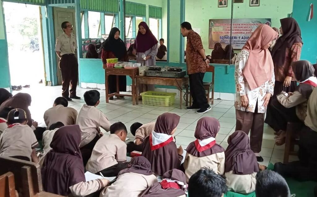 Program P5 SD Negeri 1 Adipasir Kecamatan Rakit Bikin Jamu Tradisonal dan Srabi