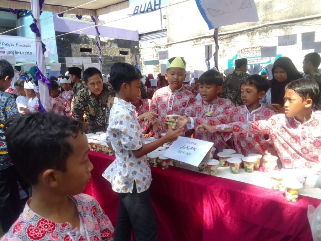 8b104e05-def5-487f-a3f1-25db20606bbc-1024x768 Menarik. Ada Market Day di SDIT Mutiara Hati