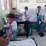 Guru dan Siswa SMAN 1 Sigaluh Divaksin Boster 2