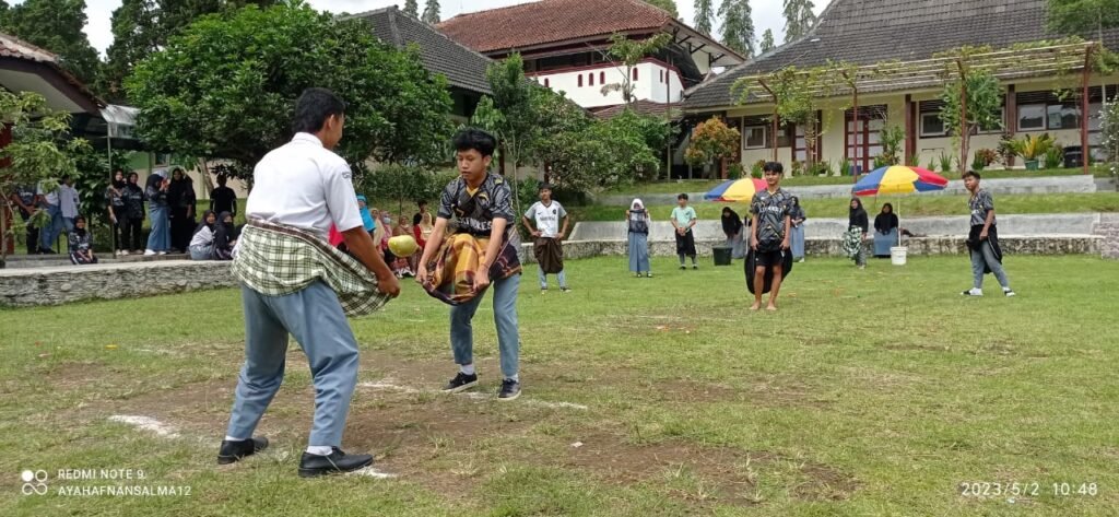 Siswa SMAN 1 Sigaluh Gelar Aneka Lomba Tema Kolaborasi