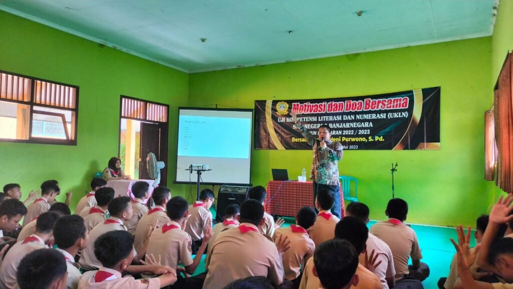 SMPN 3 Banjarnegara Gelar Training Motivasi Literasi