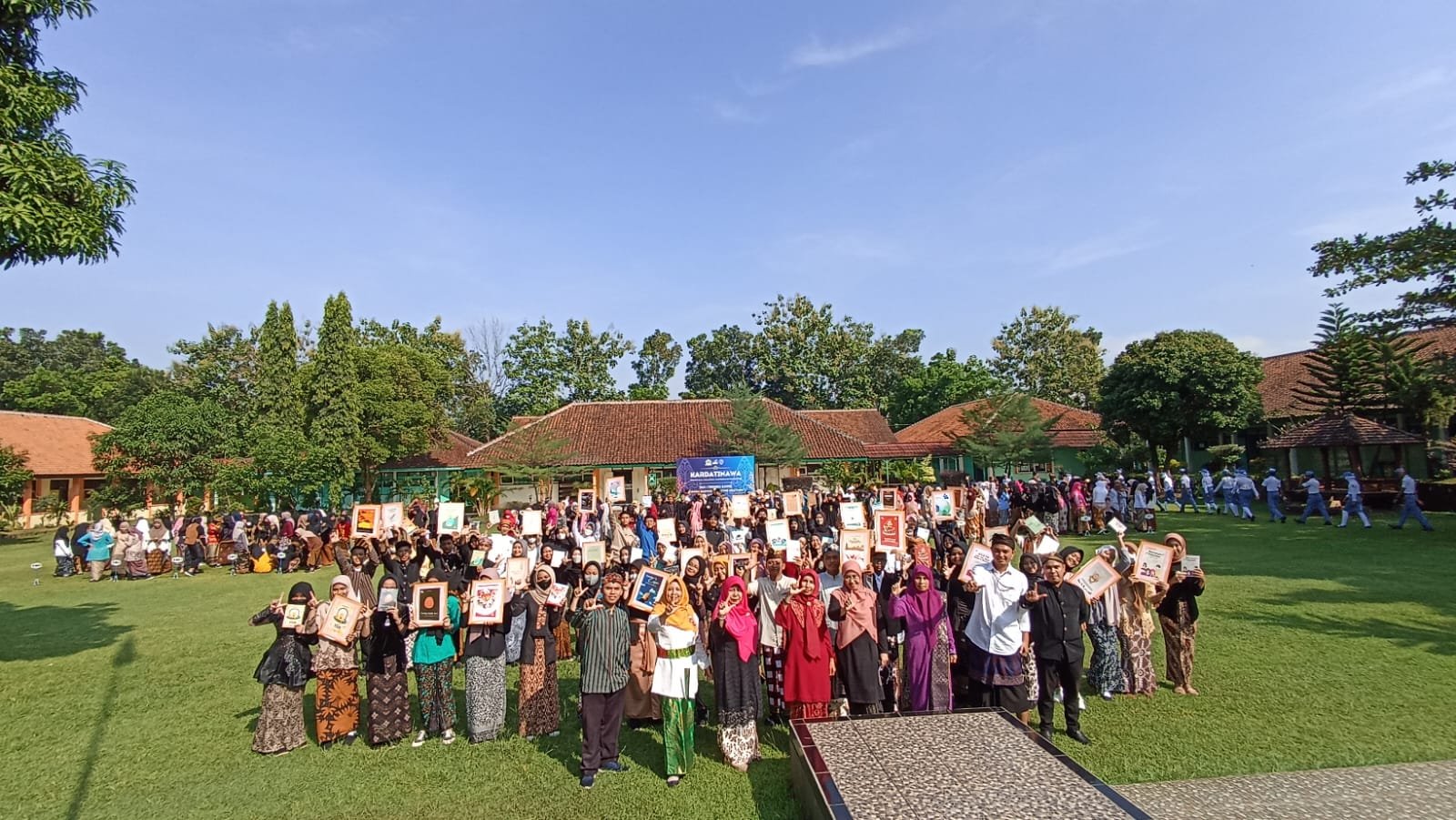 Upacara HARDIKNAS SMAN 1 Klampok Luncurkan One Class One Book