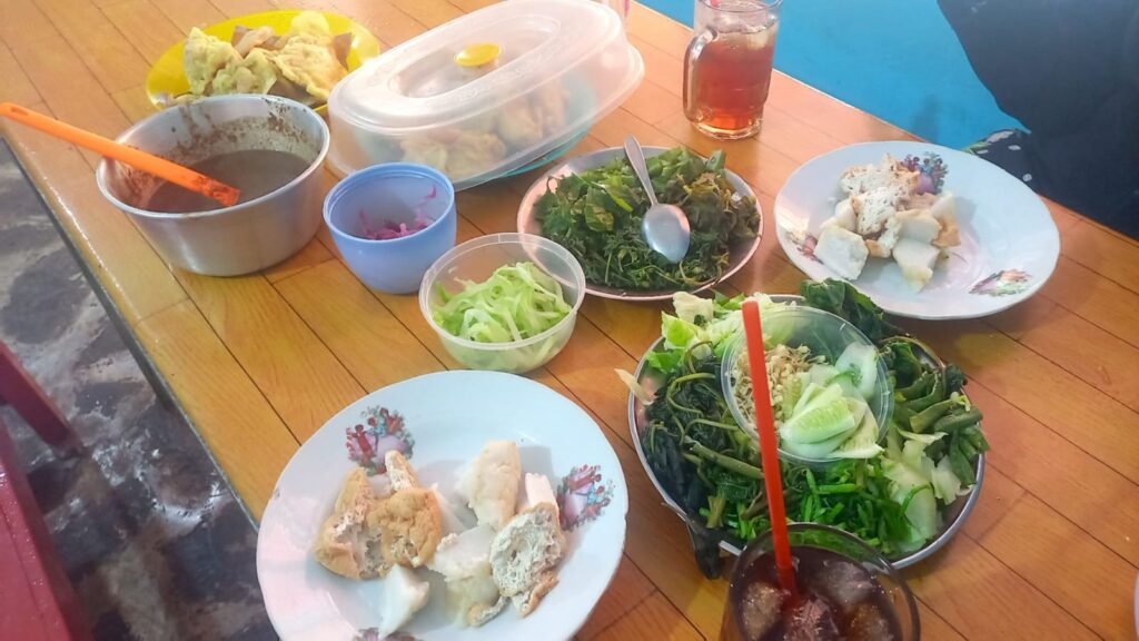 999383b5-1fa9-4314-8d09-e812e159a096-1024x576 Bingung Berwisata Kuliner di Banjarnegara? Pecel Lemah Abang Solusi Enak Dan Tepat