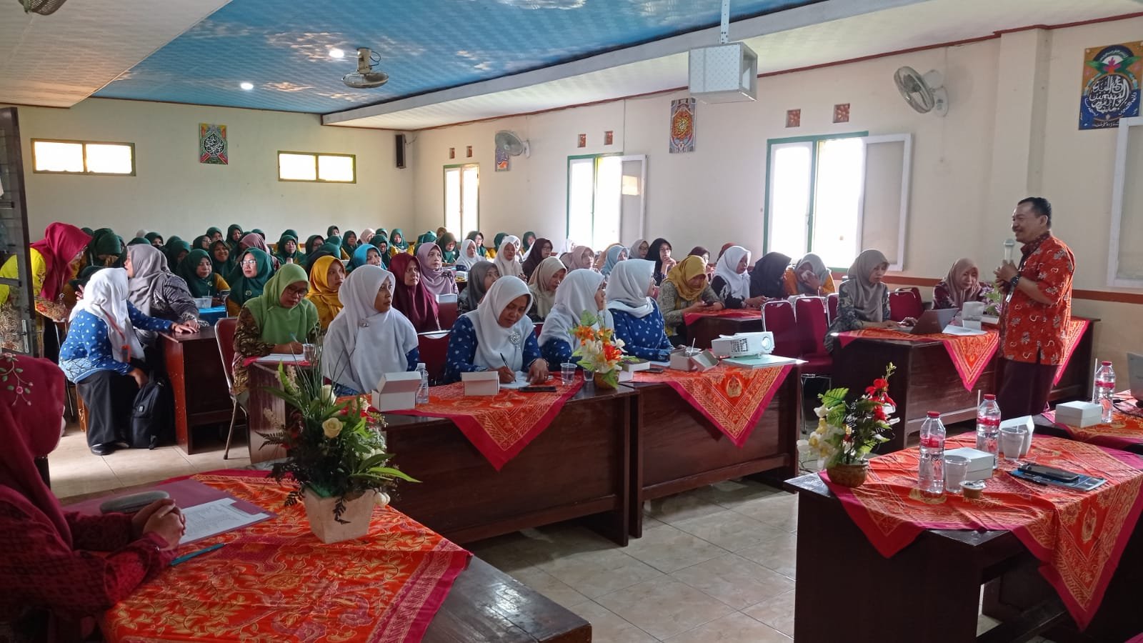 71 Guru di Kecamatan Rakit Ikuti Sosialisasi Gerakan Transisi PAUD ke SD Yang Menyenangkan