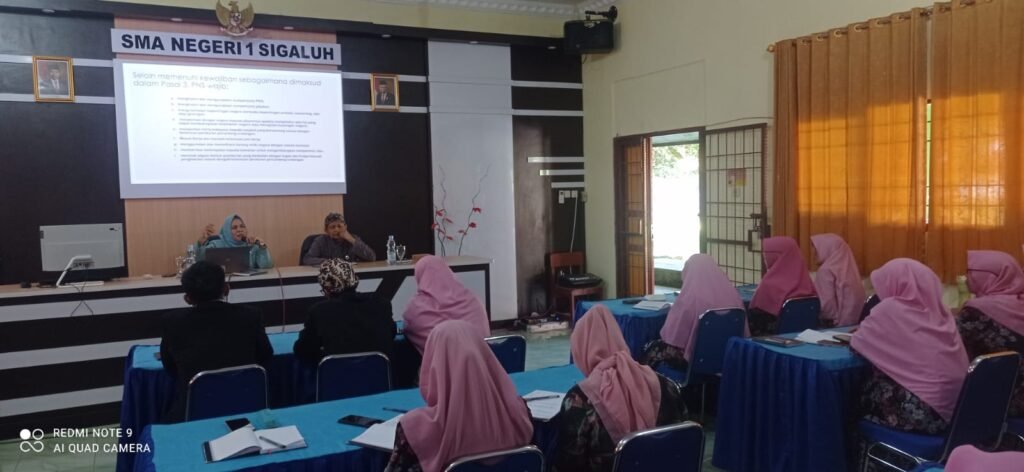 SMAN Sigaluh Banjarnegara Gelar Workshop Implementasi Kurikulum Merdeka. Guru Diingatkan Tingkatkan Kompetensi dan Hati-Hati