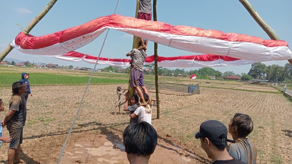 Tradisi Panjat Pisang di Banjarnegara: Simbol Persatuan dan Apresiasi Atlet Olimpiade