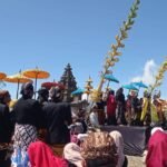 Ribuan Penonton Saksikan Pemotongan Rambut Gimbal dalam Dieng Culture Festival 2024