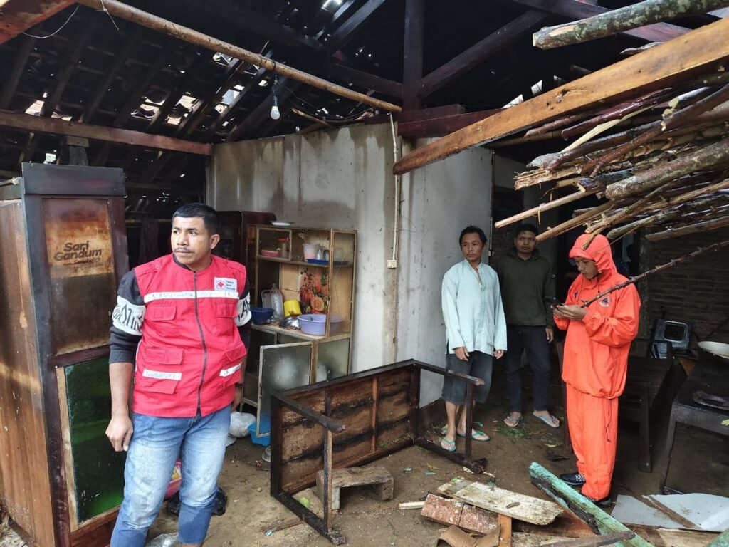 Angin Kencang Hantam Kecamatan Banjarmangu Banjarnegara, 62 Rumah di Kalilunjar Rusak