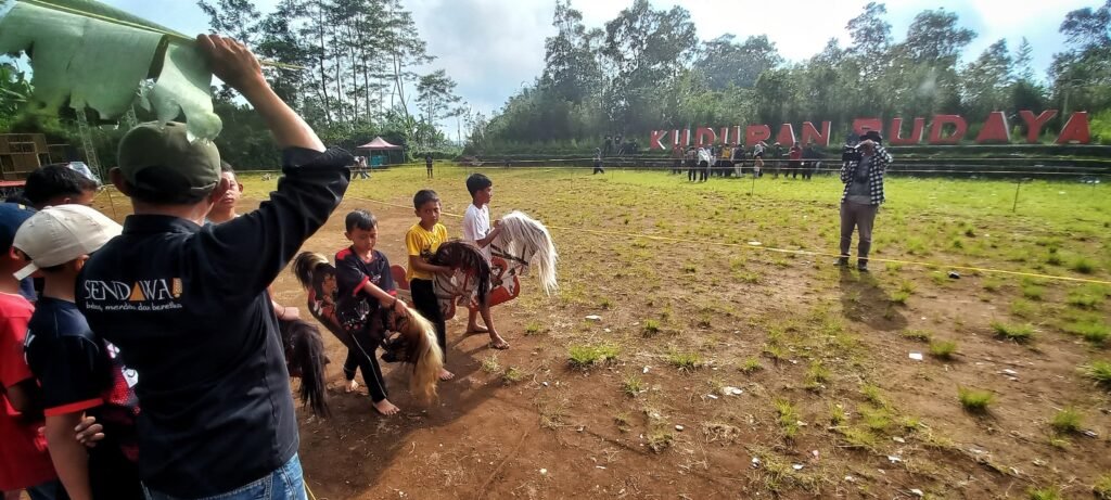 Serunya Lomba Pacuan Kuda Lumping di Kuduran Budaya Wanayasa: Ajang Sportif Sekaligus Sosialisasi Pilkada