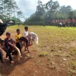 Serunya Lomba Pacuan Kuda Lumping di Kuduran Budaya Wanayasa: Ajang Sportif Sekaligus Sosialisasi Pilkada