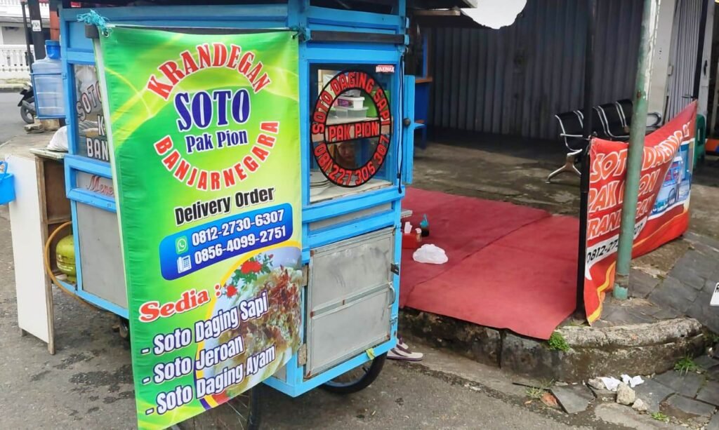 Sarapan Soto Daging Sapi di Soto Pak Pion, Soto Gerobak Paling Diburu!