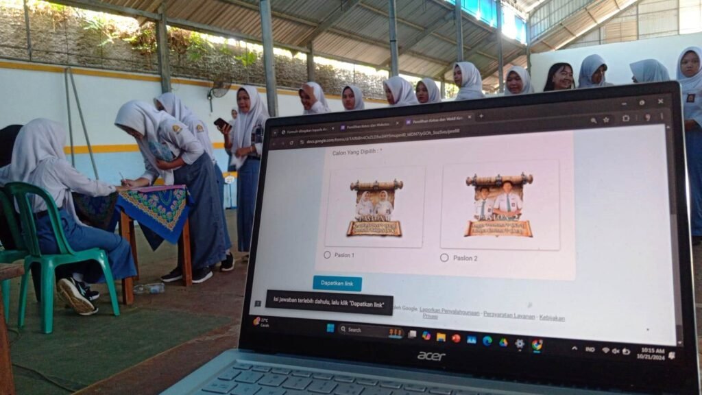 020ce373-cbe9-49aa-bcaa-10ee74e5fed3-1024x576 Menarik. Pemilihan Ketua OSIS SMAN 1 Purwareja Klampok, Pertarungan Gagasan dan Inovasi dengan E-Voting