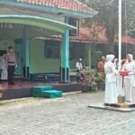 Kapolsek Purwareja Klampok Jadi Pembina Upacara di SMPN 1 Purwareja Klampok. Sampaikan Pesan Penting untuk Pelajar