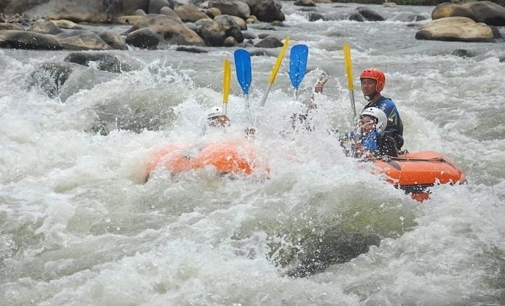  Rasakan Sensasi Mendebarkan di Arung Jeram Sungai Serayu Banjarnegara