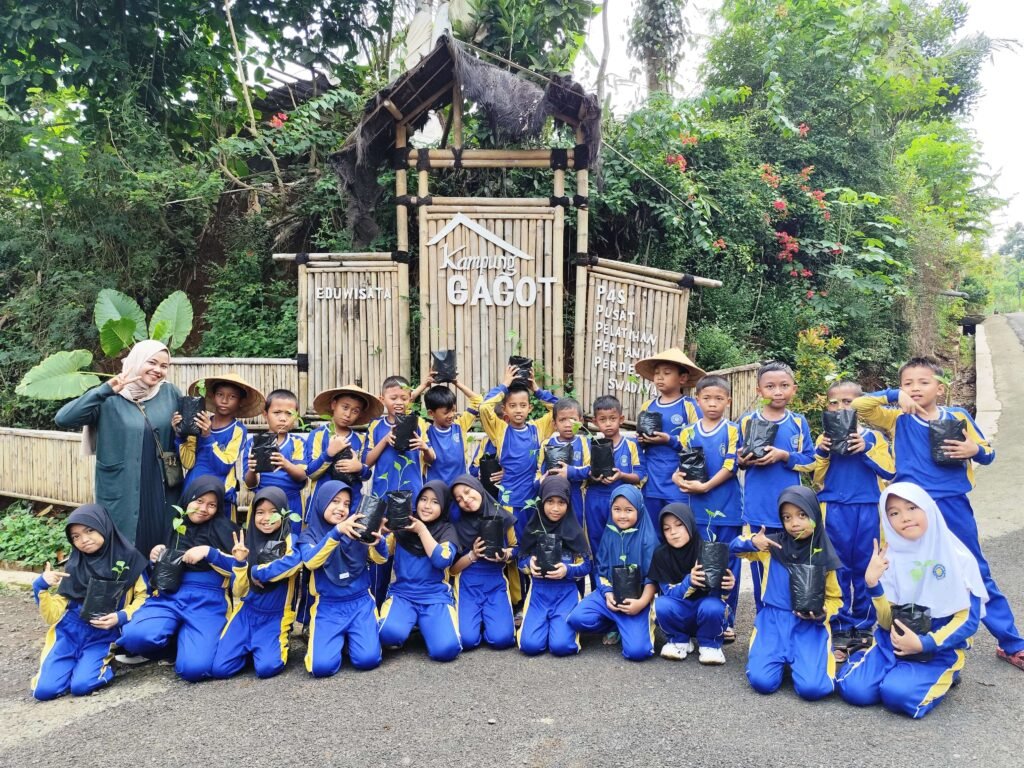 Serunya Belajar Ekosistem di Kampung Gagot, Siswa SD Muhammadiyah Wanadadi Langsung Turun ke Lapangan