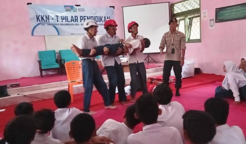 Siswa SMP Islam Almunawaroh Banjarnegara Diberi Pembekalan Sekolah Siaga Bencana