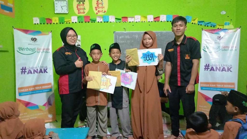 075f87f9-deed-45db-9d0e-96c9ad67b8c9 Komunitas Kopiberbagi dan Rocket Chicken Hadirkan Kebahagiaan di TPQ Al Mukmin Kalibening