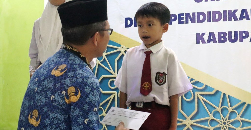 Zakat Profesi Guru, Dorongan Semangat Baru untuk Siswa Kurang Mampu