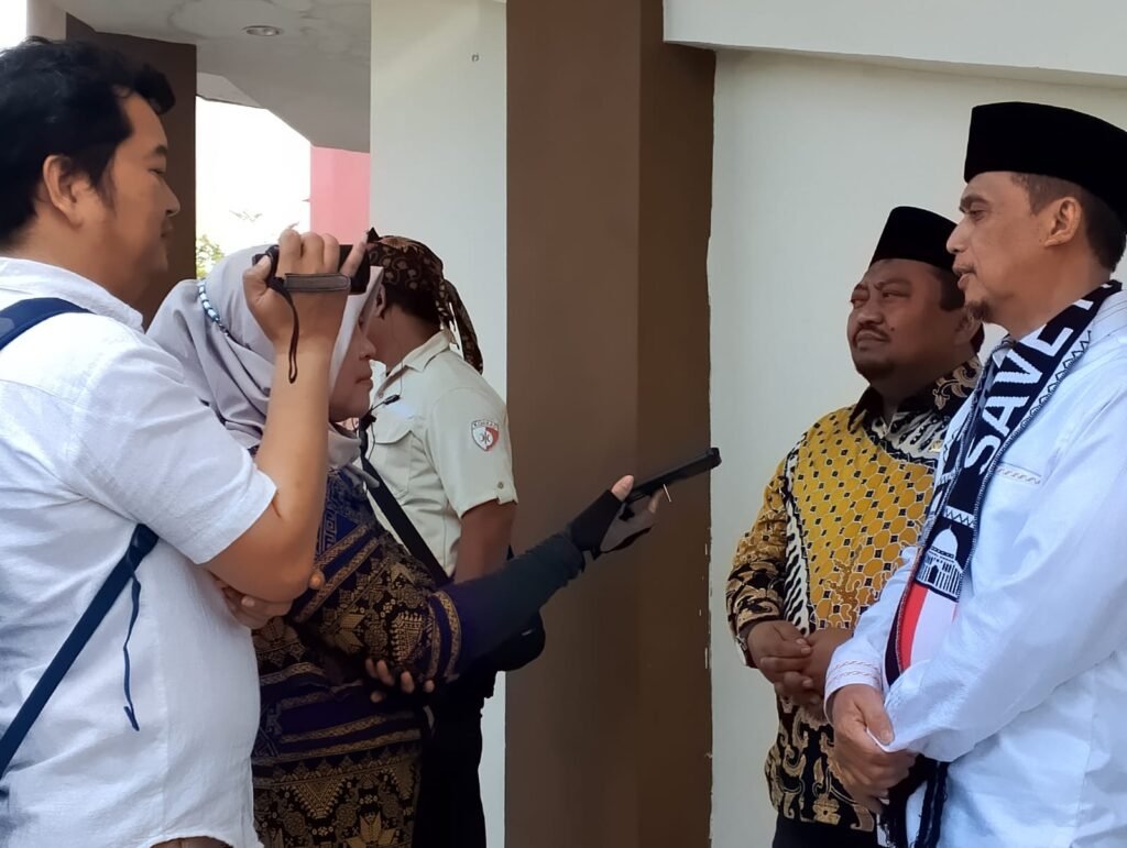 WhatsApp-Image-2025-04-13-at-12.48.08_62b4da67-1024x771 Jamaah Furoda Gagal Berangkat, Wakil Ketua DPRD Jateng Setya Arinugroho: Harus Ada Kepastian dan Keadilan!