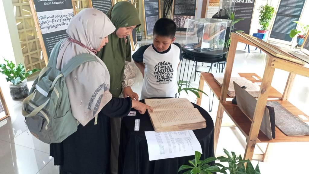 Melek Aksara Kuna Penting Bagi Sebuah Bangsa