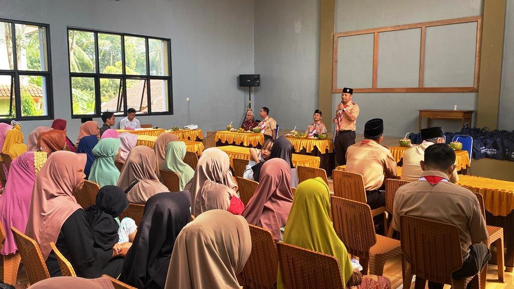 paket-2 Peringati Hari Pramuka, SMAN 1 Purwareja Klampok Adakan Bakti Sosial