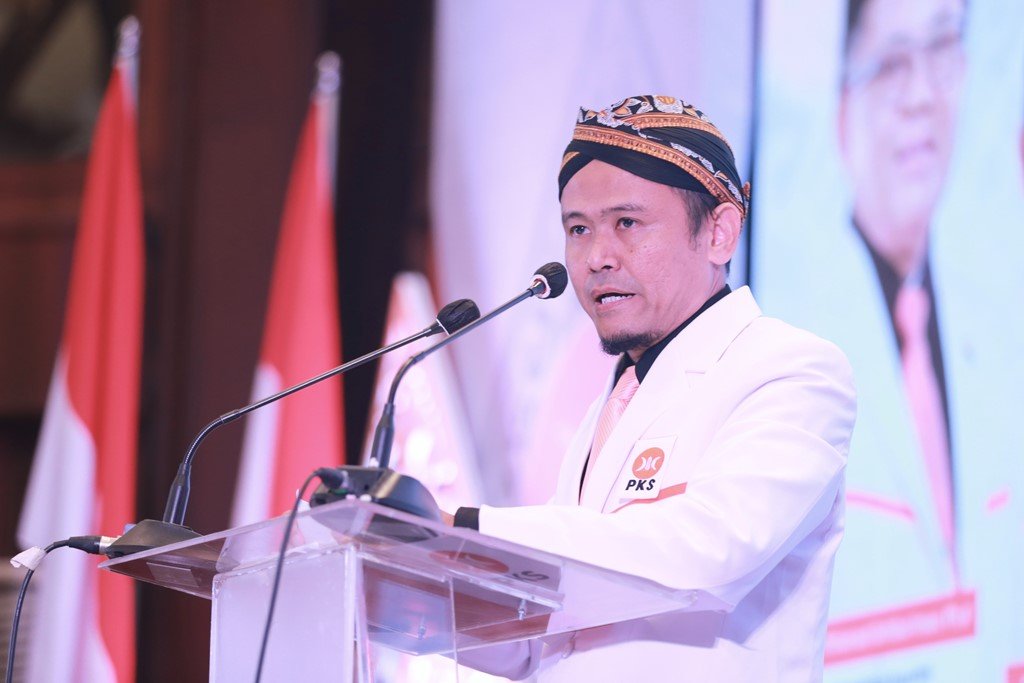 pks-1 PKS Jateng Kukuhkan Pengurus Baru, Perkuat Pelayanan Publik dengan Filosofi "Nguwongne Wong"