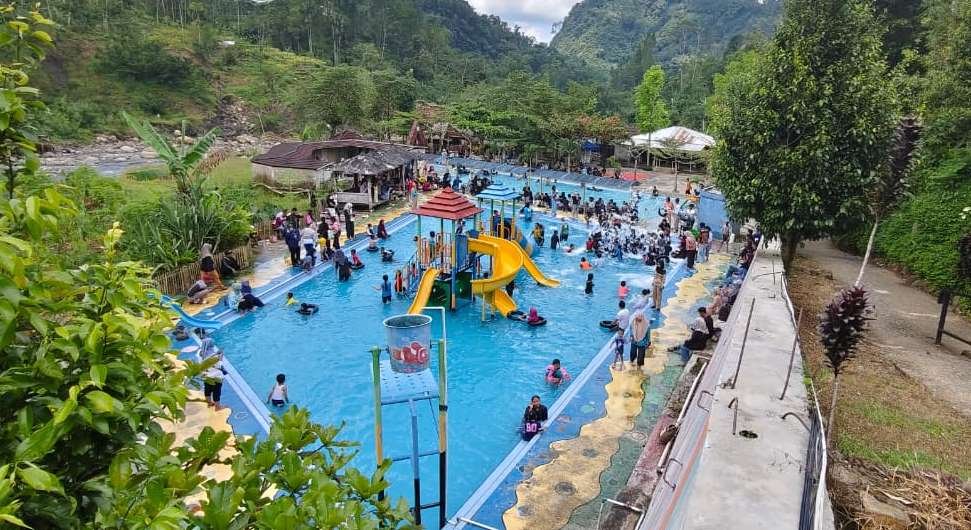 kolam-renang Lebaran Ramai, Dawuhan Wanayasa Dipadati Ribuan Wisatawan dan Kian Bersinar