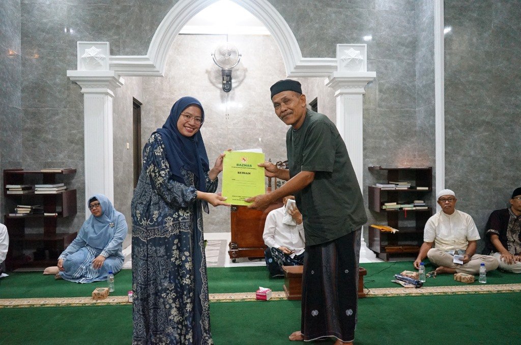 tarhim-2 Tarhim di Masjid Al Haq Kalipelus, Bupati Amalia Napak Tilas Jejak Pengabdian Budhi Sarwono